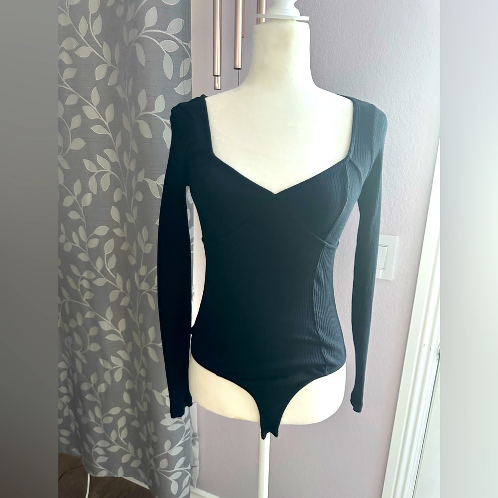 Black long sleeve sweetheart cut bodysuit size medium
